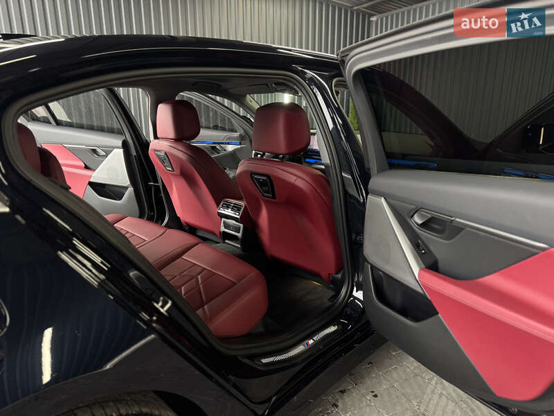 Седан BMW i5 2024 в Мукачево