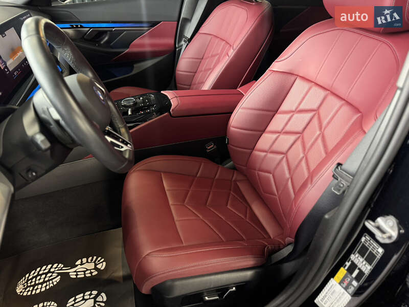 Седан BMW i5 2024 в Мукачево