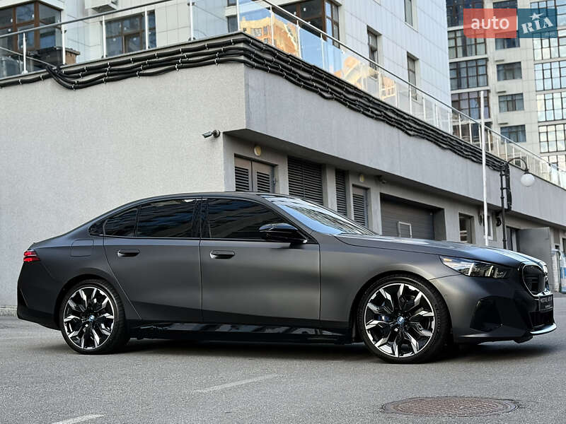 Седан BMW i5 2023 в Киеве