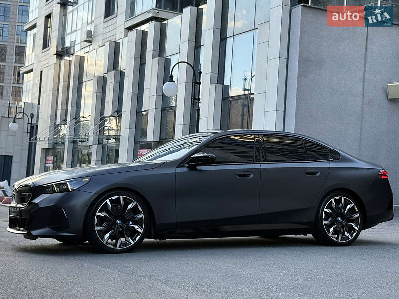 Седан BMW i5 2023 в Киеве