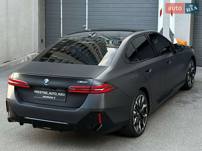 Седан BMW i5 2023 в Киеве