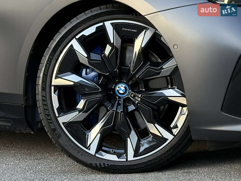 Седан BMW i5 2023 в Киеве