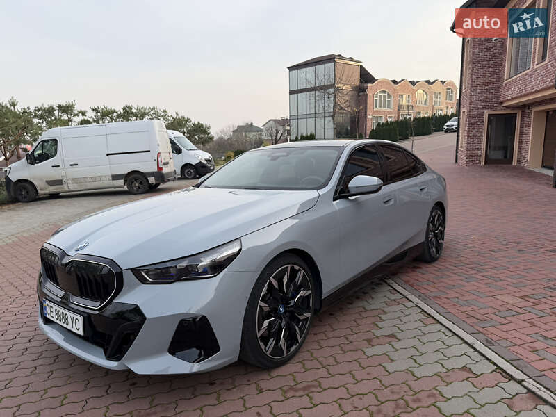 Седан BMW i5 2023 в Черновцах