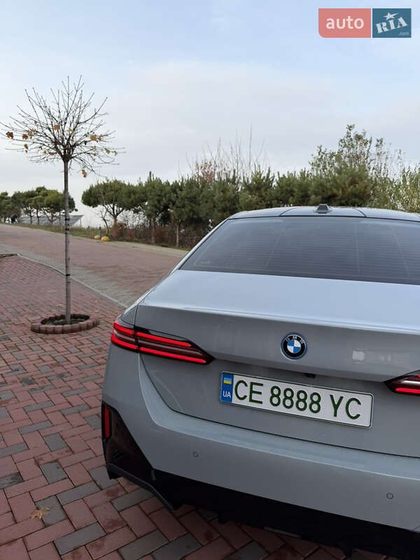 Седан BMW i5 2023 в Черновцах