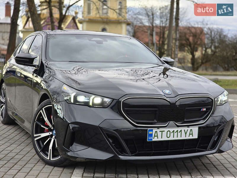 Седан BMW i5 2023 в Коломые