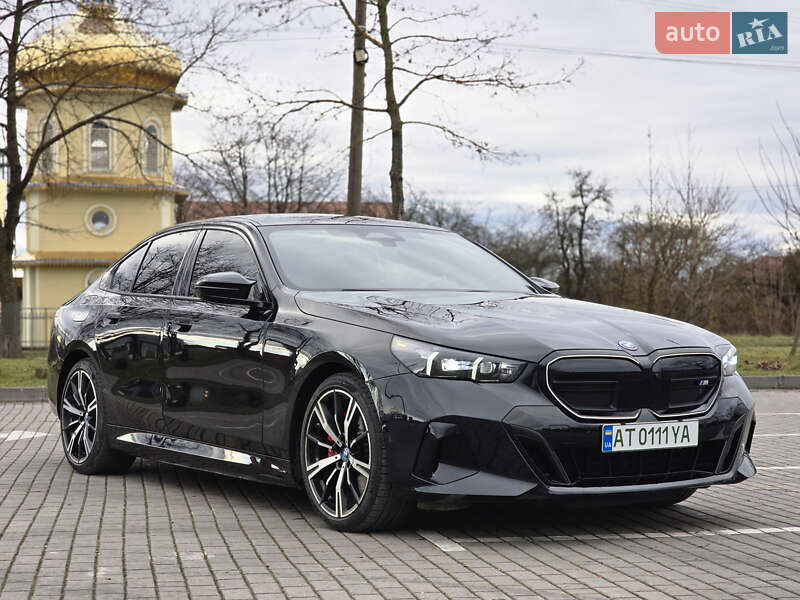 Седан BMW i5 2023 в Коломые