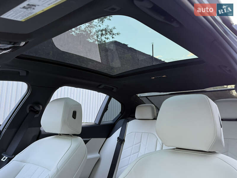 Седан BMW i5 2023 в Києві