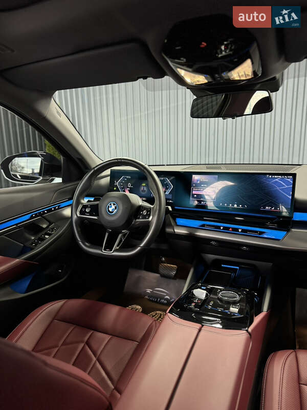 Седан BMW i5 2024 в Мукачево