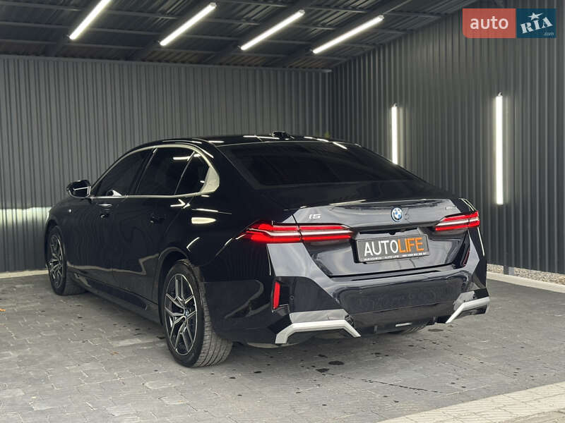 Седан BMW i5 2024 в Мукачево