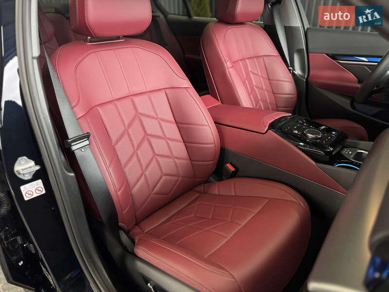 Седан BMW i5 2024 в Мукачево