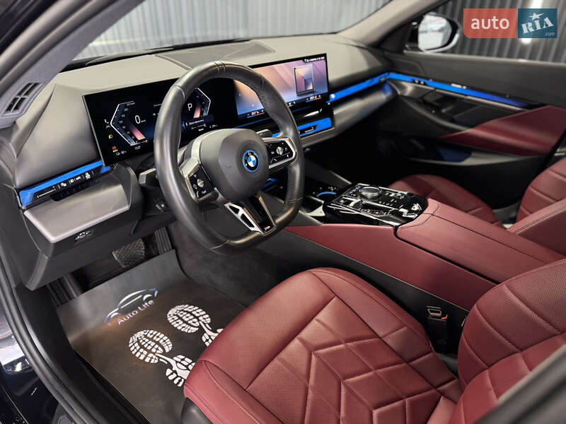 Седан BMW i5 2024 в Мукачево