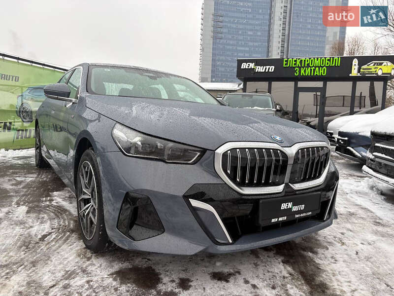 Седан BMW i5 2024 в Киеве