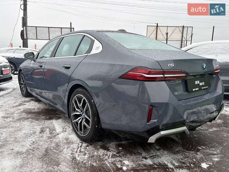 Седан BMW i5 2024 в Киеве