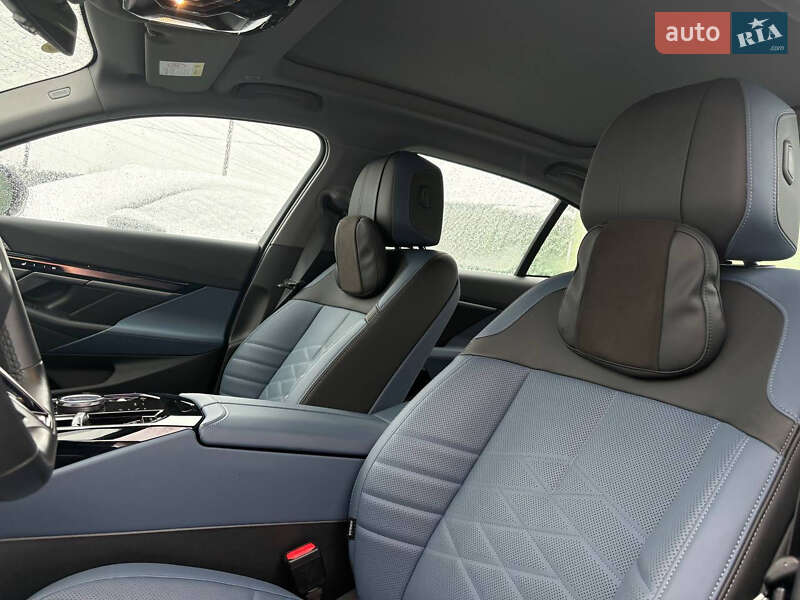 Седан BMW i5 2024 в Киеве