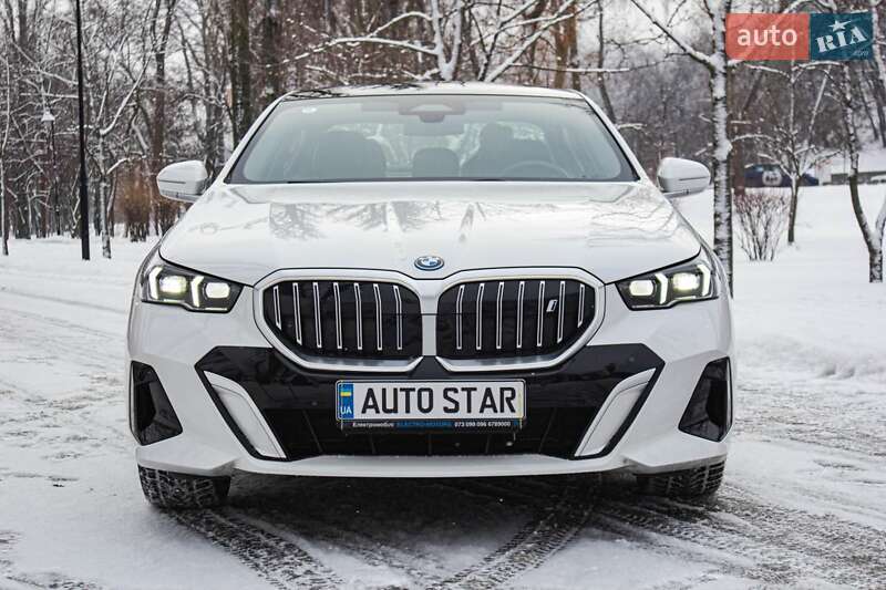 Седан BMW i5 2024 в Киеве