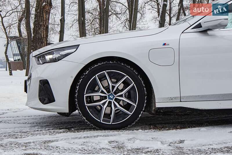 Седан BMW i5 2024 в Киеве