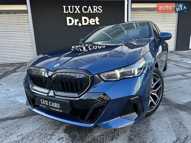 Седан BMW i5 2024 в Києві