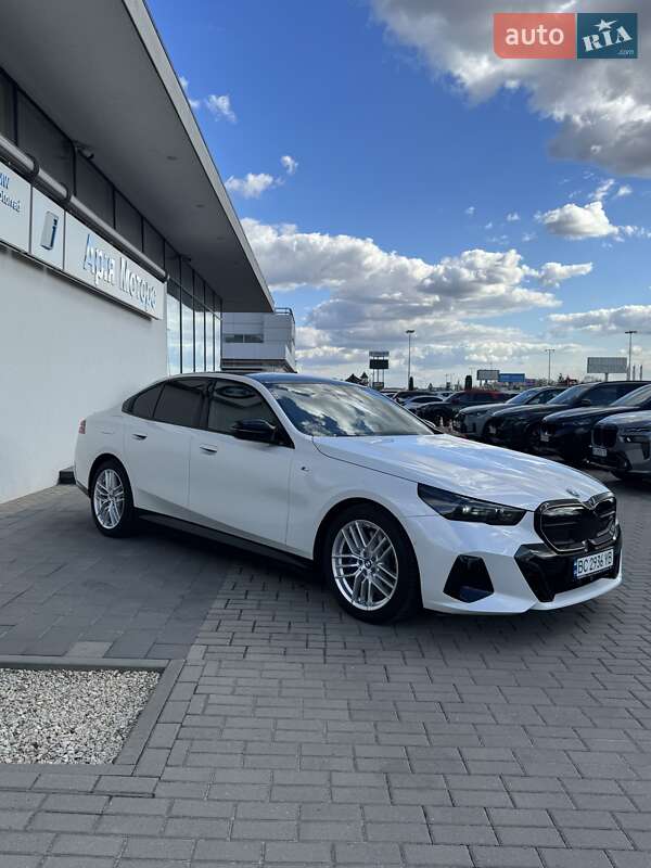 Седан BMW i5 2024 в Львове