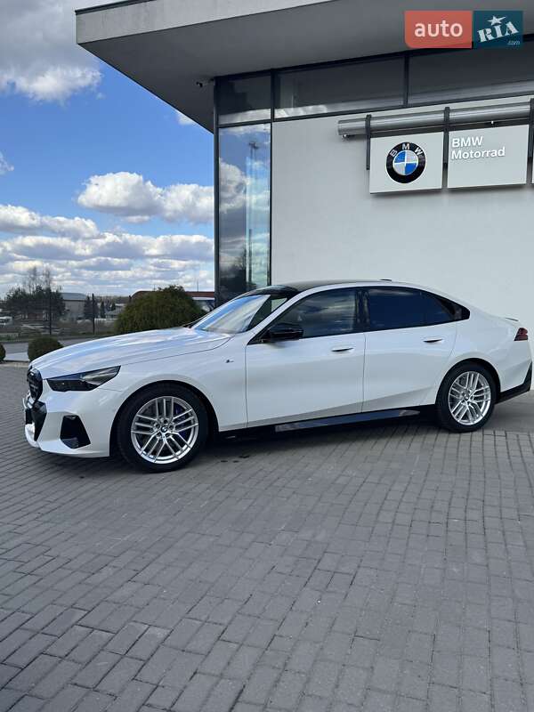 Седан BMW i5 2024 в Львове