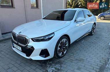 Седан BMW i5 2023 в Львове