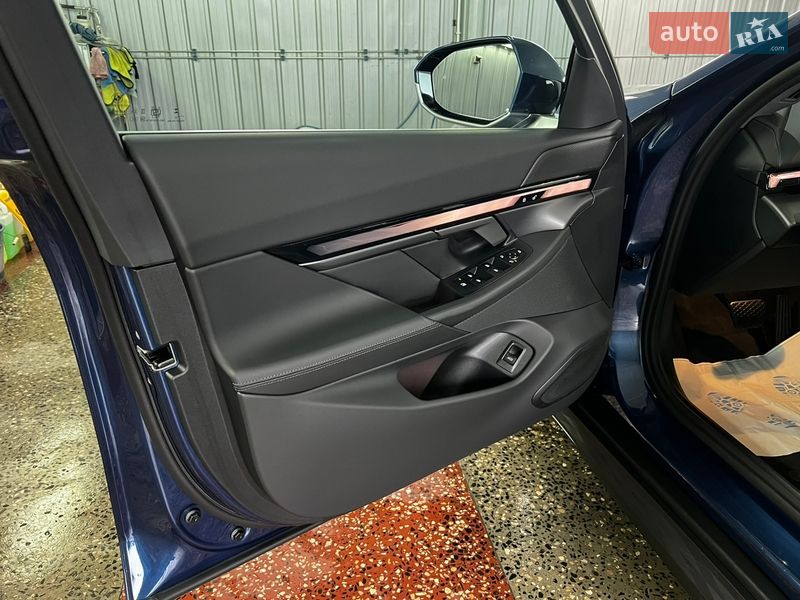 Седан BMW i5 2024 в Рівному