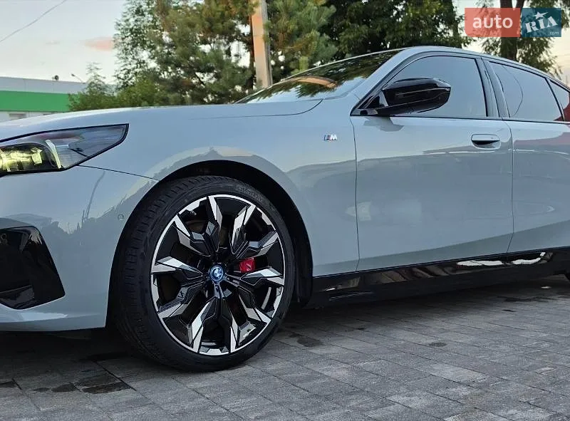 BMW i5 2024