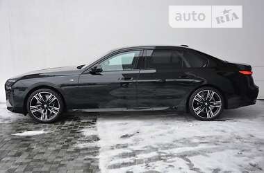 Седан BMW i7 2023 в Киеве