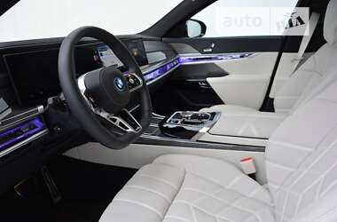 Седан BMW i7 2023 в Киеве