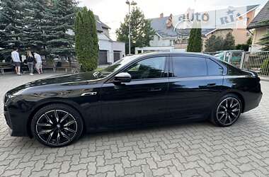 Седан BMW i7 2023 в Львові