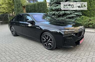 Седан BMW i7 2023 в Львові