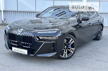 Седан BMW i7 2023 в Днепре