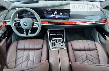 Седан BMW i7 2023 в Дніпрі