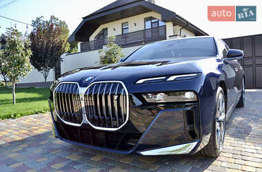 Седан BMW i7 2024 в 