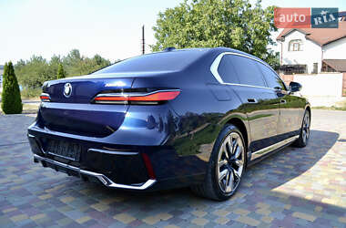 Седан BMW i7 2024 в 