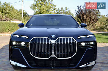 Седан BMW i7 2024 в 