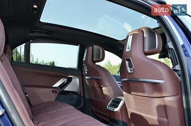 Седан BMW i7 2024 в 