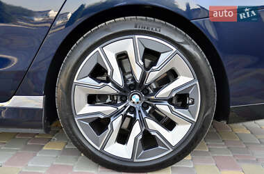 Седан BMW i7 2024 в 