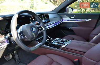 Седан BMW i7 2024 в 