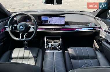 Седан BMW i7 2022 в Києві