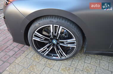 Седан BMW i7 2022 в 