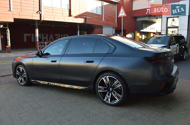 Седан BMW i7 2022 в 
