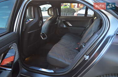 Седан BMW i7 2022 в 