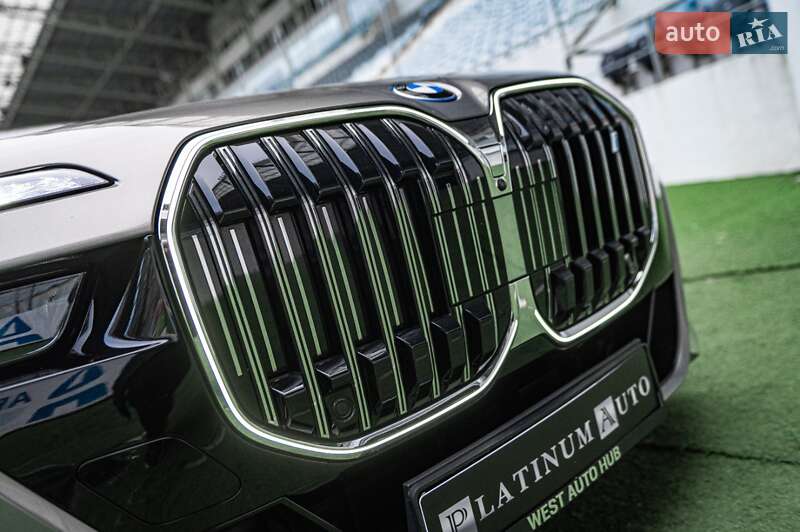 Седан BMW i7 2023 в Одессе