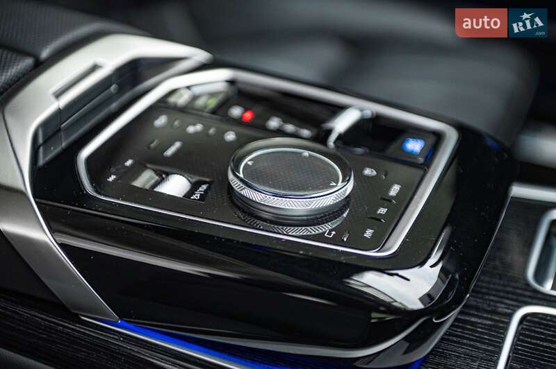 Седан BMW i7 2023 в Одессе