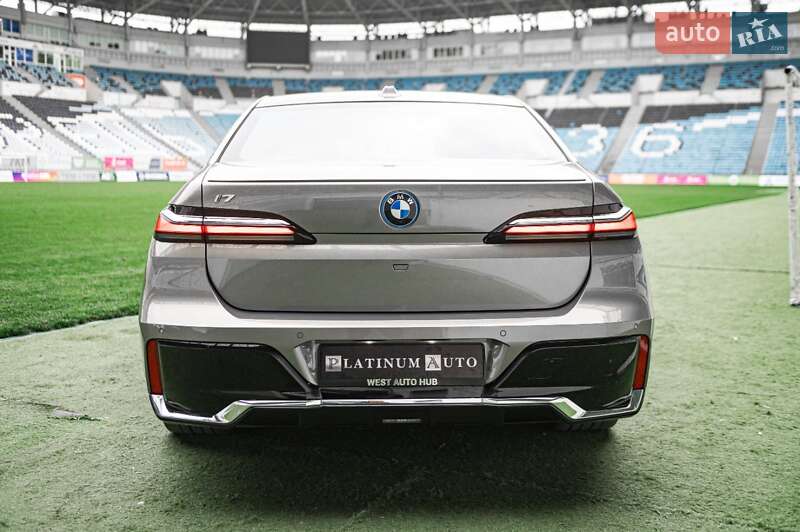 Седан BMW i7 2023 в Одессе