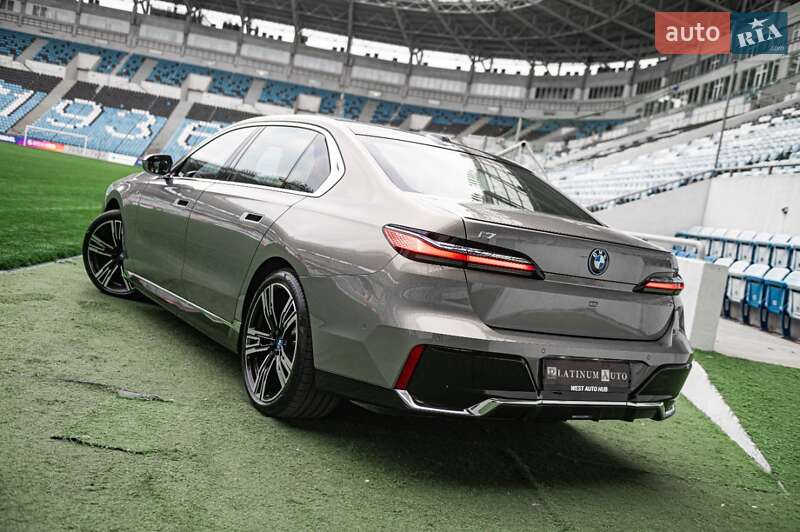 Седан BMW i7 2023 в Одессе