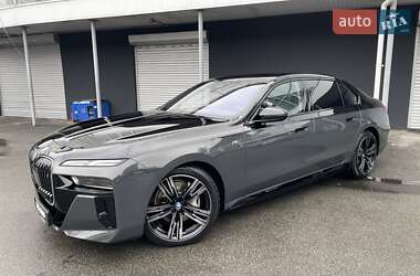 Седан BMW i7 2023 в Киеве