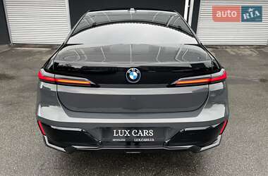 Седан BMW i7 2023 в Киеве