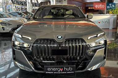 Седан BMW i7 2023 в Днепре