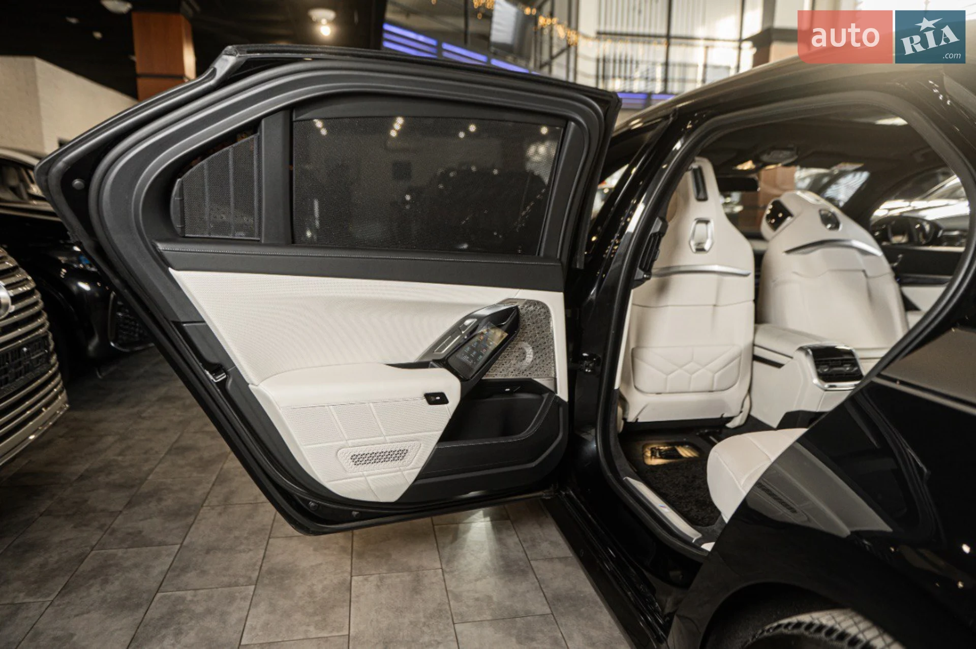 2023 BMW i7 - мініатюра 8